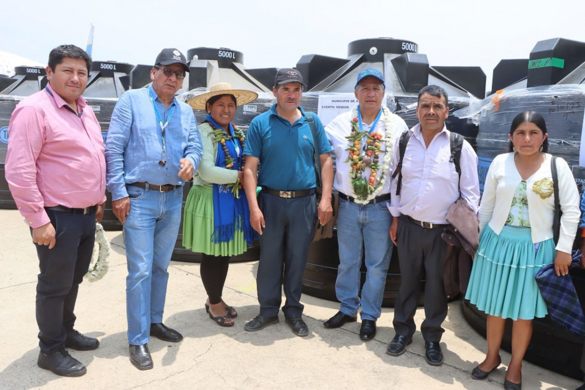 Gobierno Entrega Cisternas Y Tanques Para 34 Municipios De Cochabamba